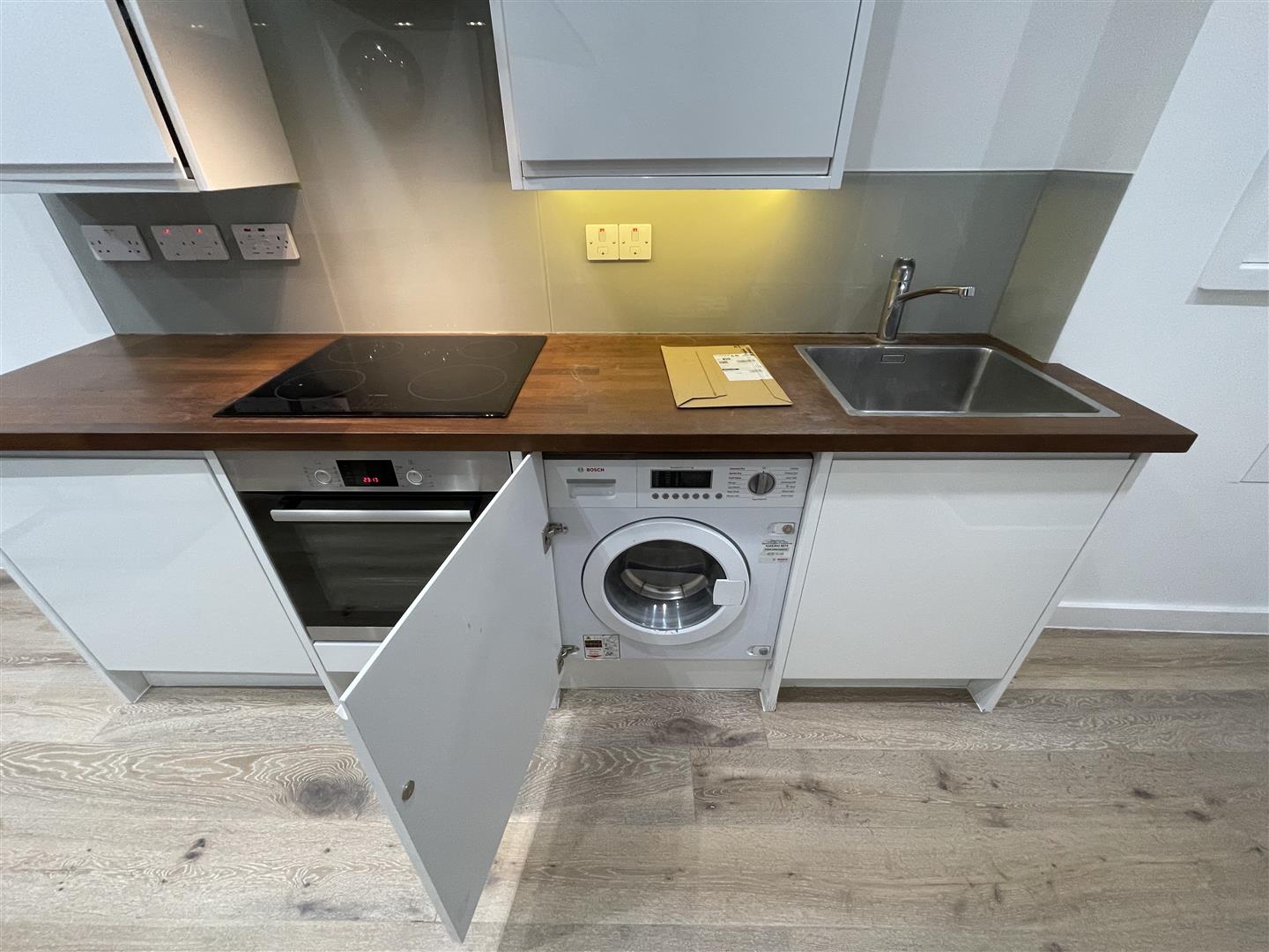 1 bed property in Siamese Mews, London